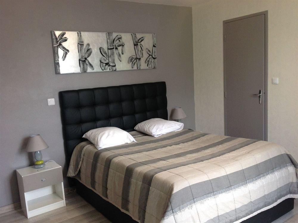 Alp'Hotel Voreppe Luaran gambar