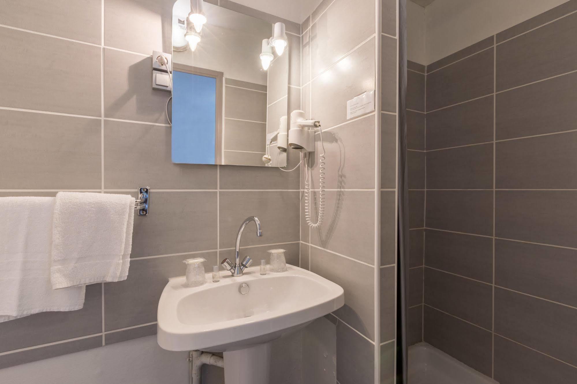 Alp'Hotel Voreppe Luaran gambar
