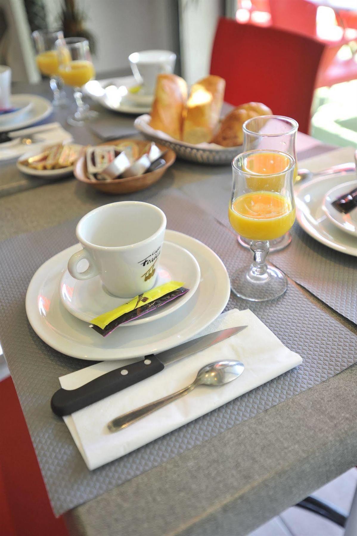Alp'Hotel Voreppe Luaran gambar