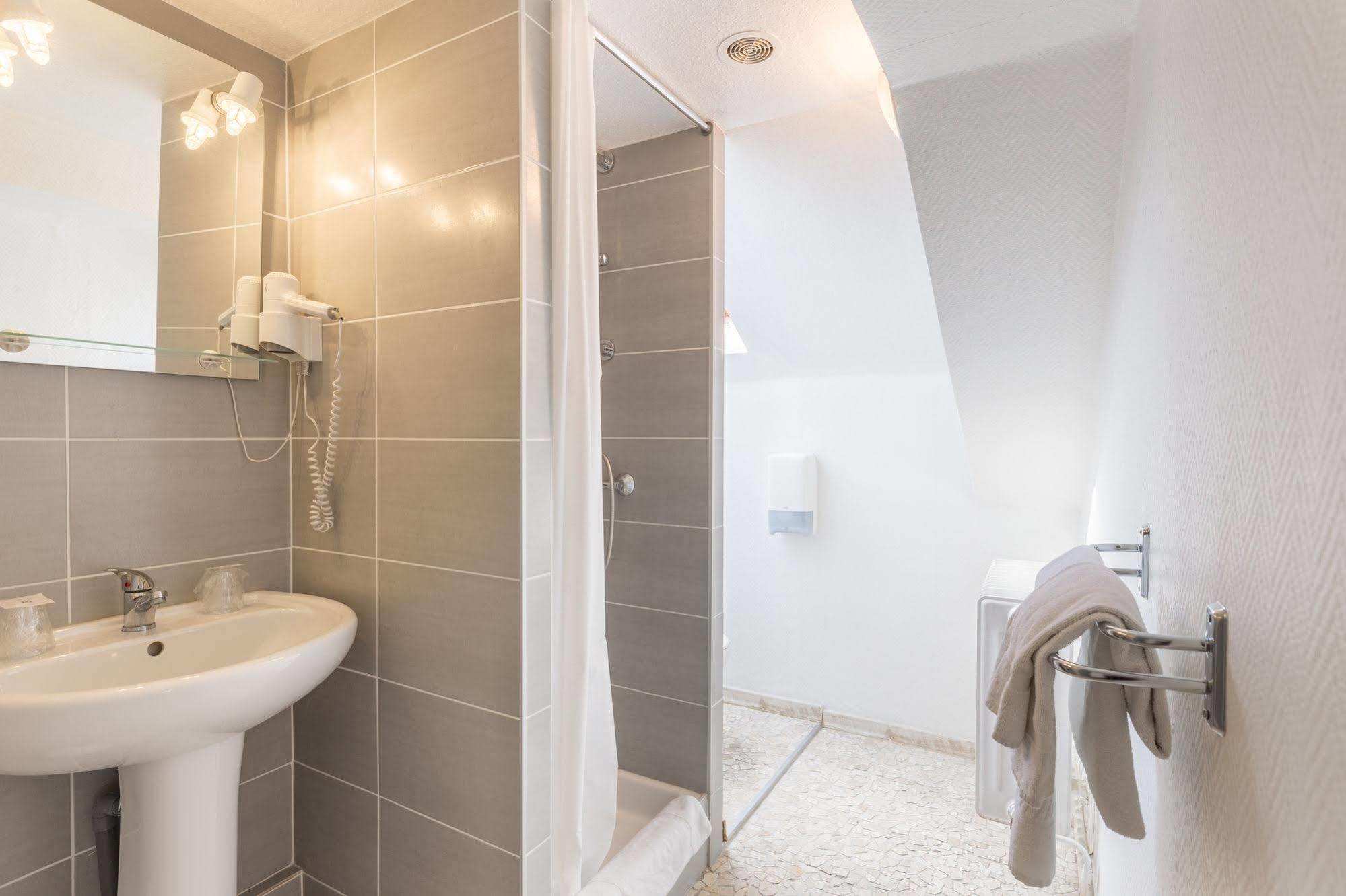 Alp'Hotel Voreppe Luaran gambar