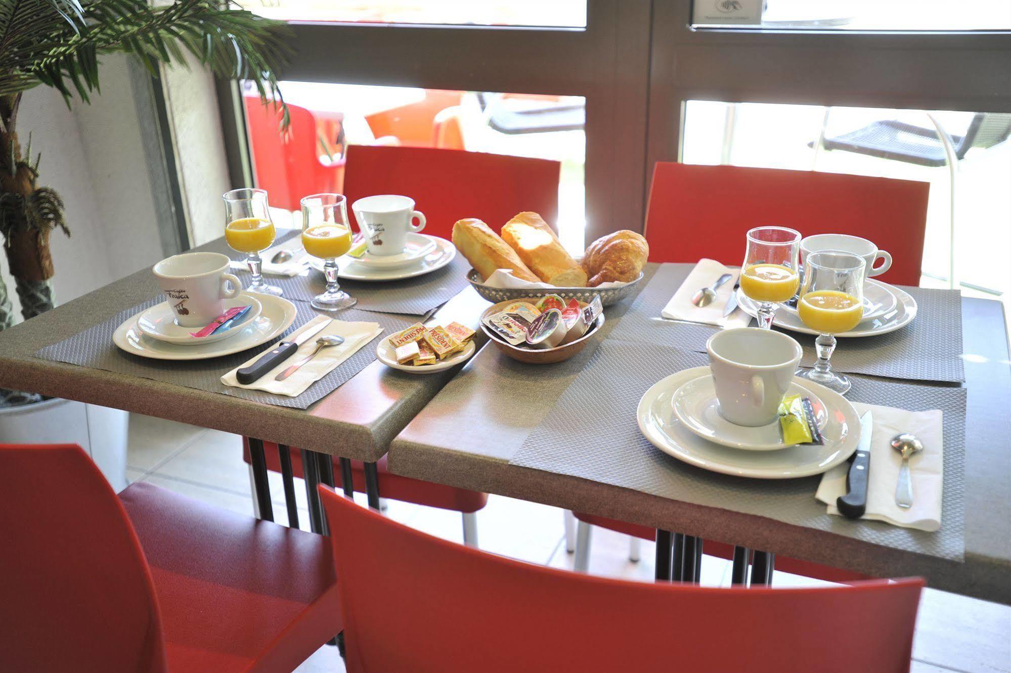 Alp'Hotel Voreppe Luaran gambar